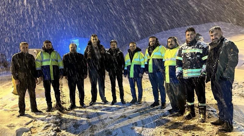 إنقاذ عدد كبير من السياح العالقين بسبب الثلوج في إقليم كوردستان
