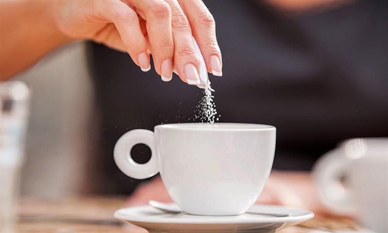 فائدة غريبة.. ماذا يحدث عند إضافة الملح بدلا من السكر إلى القهوة؟
