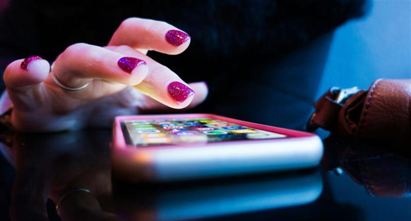 دراسة جديدة تكشف: استخدام الهواتف ليلا قد يزيد من خطر الإصابة بالسكري