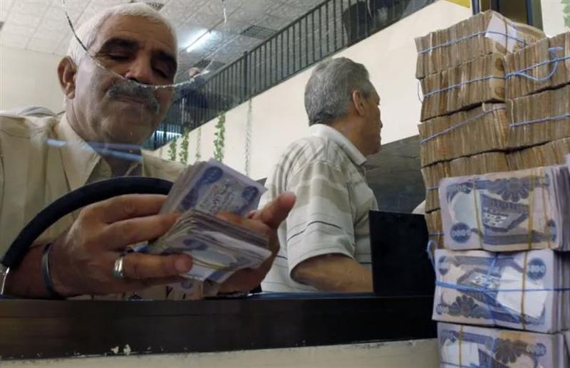 بغداد تطالب واشنطن برفع العقوبات عن 21 مصرف عراقي 