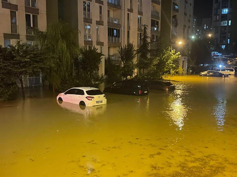 3 قتلى و3 مفقودين جراء الأمطار الغزيرة في إسطنبول 
