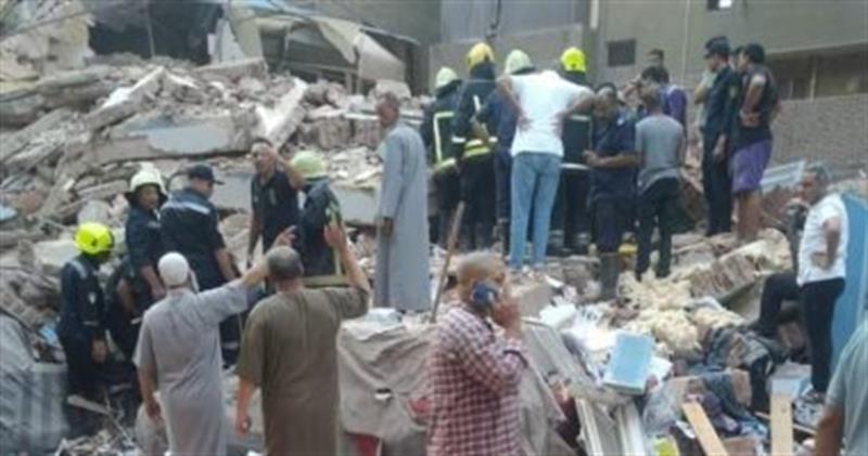 مصرع عائلة من 3 أشخاص أثناء نومهم جراء إنهيار منزلهم في القاهرة
