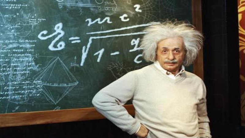 أينشتاين يكشف سر السعادة في 17 كلمة فقط 