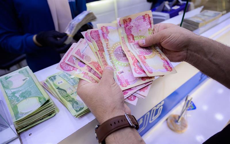مسؤول سابق يستبعد انهيار النظام المصرفي العراقي بسبب العقوبات الأمريكية
