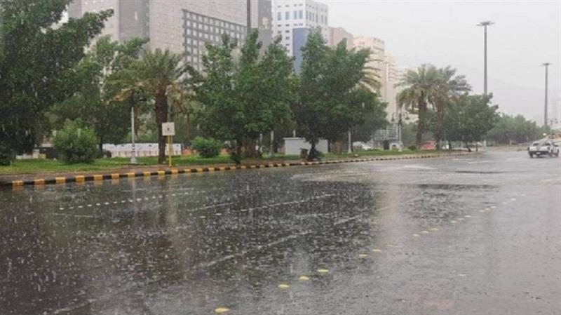 توقعات بهطول أمطار غزيرة.. إنذار أحمر في مدينة مكة 
