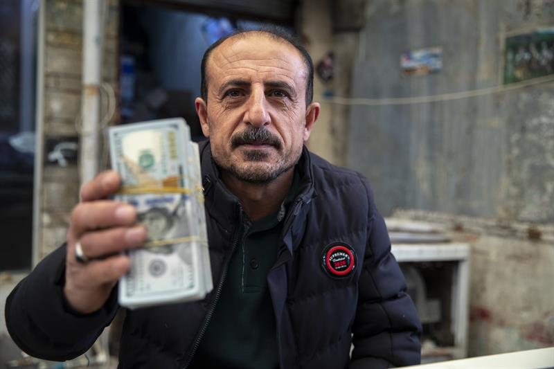 اسعار صرف الدولار تغلق على ارتفاع أمام الدينار العراقي