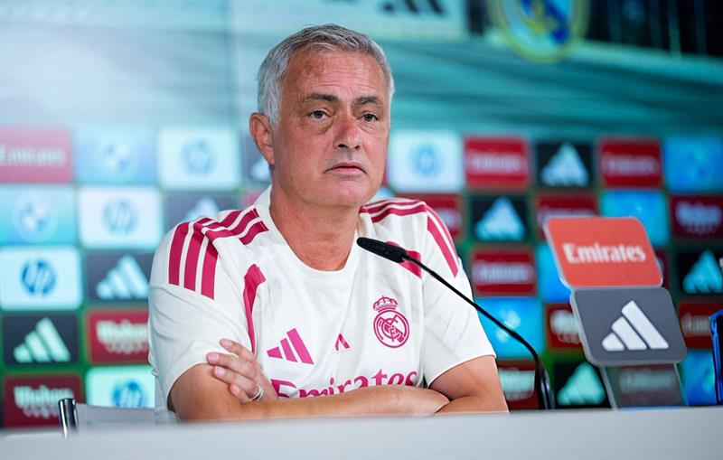 مۆرینیۆ لە ئەنجامی تیپەکەی رازییە؟