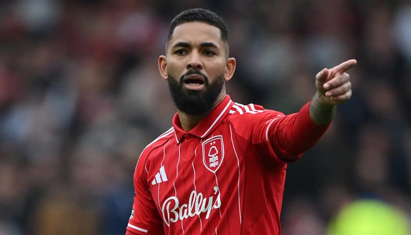 چێڵسی دەیەوێت بە خواستن دۆگلاس لویز بگوازێتەوە