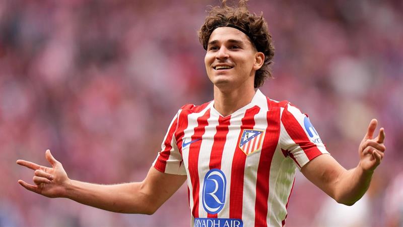 ئارسناڵ جولیان ئەلڤارێزی دەوێت