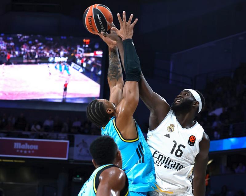 باسکەی ئەوروپا.. ریاڵ مەدرید بە ئاسانی لە فەنارباخچەی بردەوە
