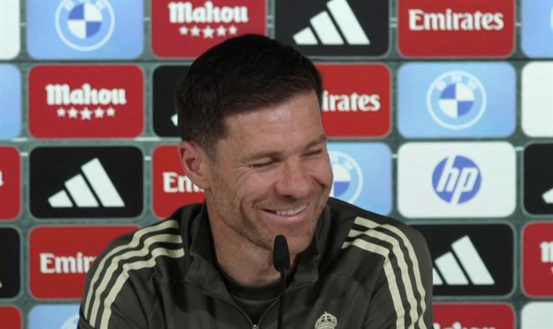 ئەلۆنسۆ باسی بارودۆخی تیپەکەی دەکات