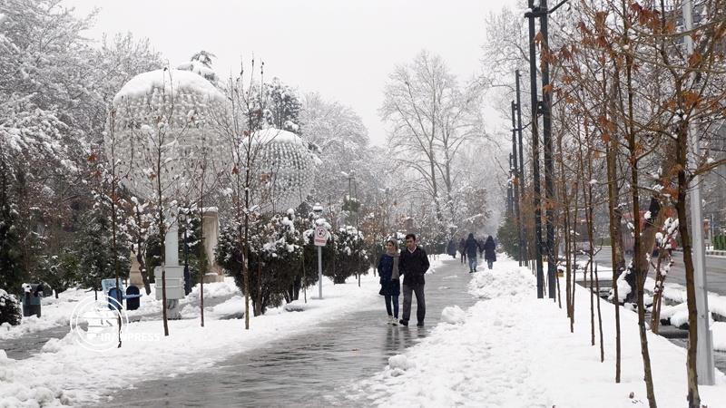 بەهۆی شەپۆلی سەرما و سۆڵە لە چەند پارێزگایەکی ئێران خوێندن راگیرا

