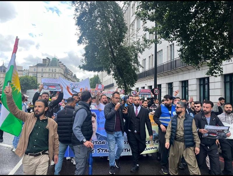 کۆمەڵێک چالاکوانی کورد لە بەریتانیا دژی سەربەخۆنەبوونی دادگاکانی هەرێم گردبوونەوە

