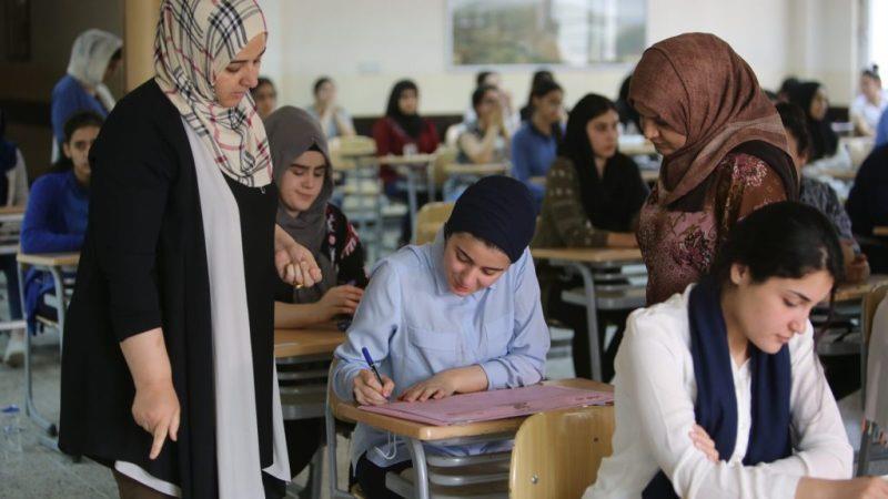 نوێنەرێکی مامۆستایانی گرێبەست: هەشت مانگە مامۆستایانی وانەبێژ بوونەتە گرێبەست و مووچەیان وەرنەگرتووە


