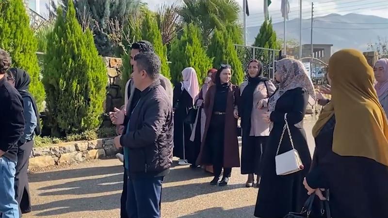 دەرچووانی دانەمەزراوی زانکۆ و پەیمانگاکانی هەڵەبجە دژی دانەمەزراندنیان گردبوونەوە
