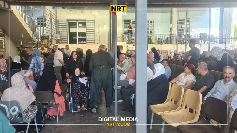 دابەشکردنی مووچە دەستیپێکرد و قەرەباڵغیەکی زۆر لەبەردەم بانکەکان درووستبووە


