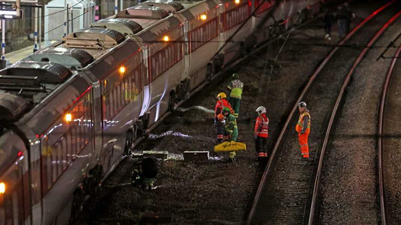 بەریتانیا؛ ١٠ کەس لە شەمەندەفەرێکدا بریندارکران 

