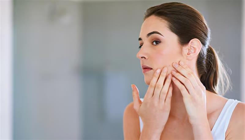 چەند خوویەکی باوی شەوان زیان بە پێست دەگەیەنن
