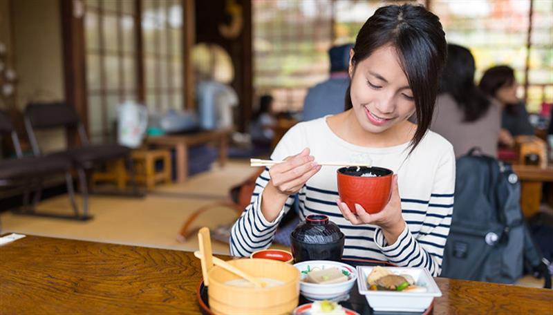 خوویەکی سادەی ژاپۆنی یارمەتی کۆنتڕۆڵکردنی کێش دەدات
