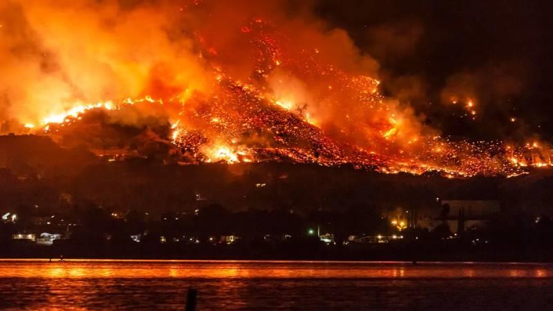 لە ویلایەتی کالیفۆڕنیا زیاتر لە هەزار و ٢٠٠ هێکتار دارستان سوتان

