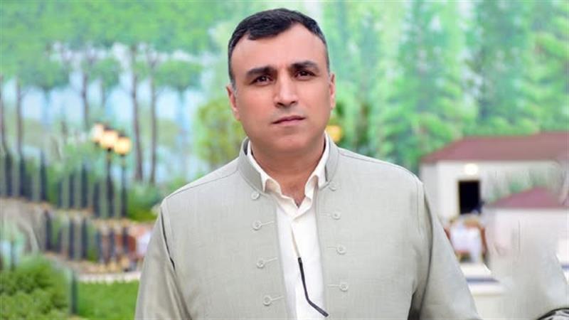 عەدنان حسێن: عەیبەیەکی گەورەیە مەسرور بازرانی و قوباد تاڵەبانی خەریکی خۆنمایشکردن و سەردانن


